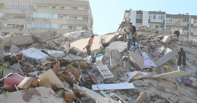 Elazığlı depremzedelerin kalbi depremle sarsılan İzmirliler için atıyor