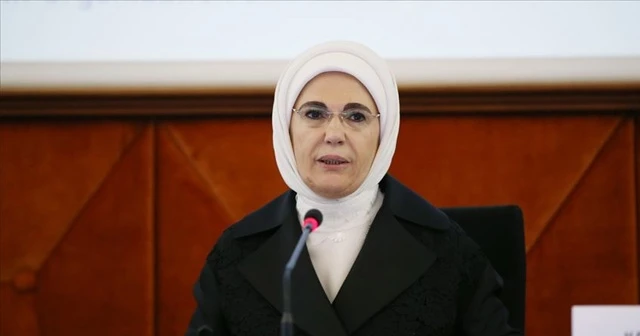 Emine Erdoğan'dan "Dünya Kız Çocukları Günü" paylaşımı