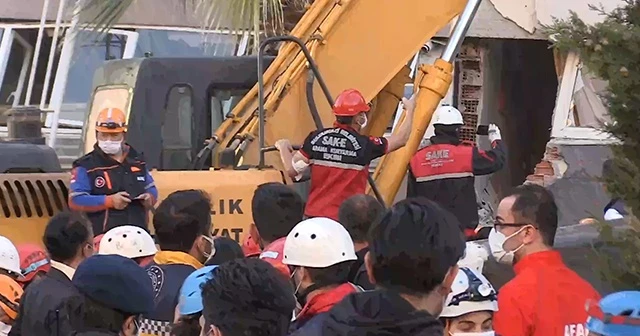 Enkazdan bir kişi daha çıkarıldı