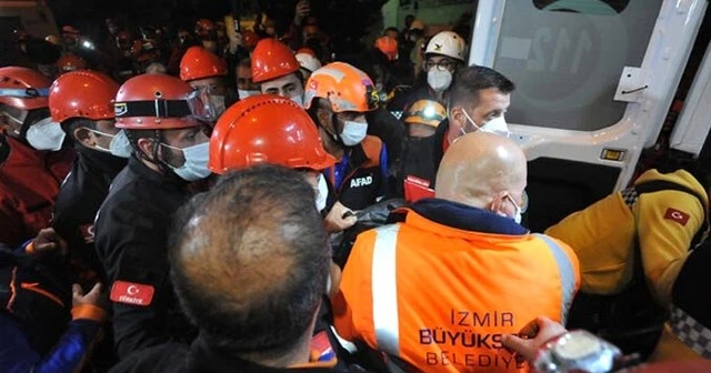 Enkazdan çıkarılan kadın hayatını kaybetti