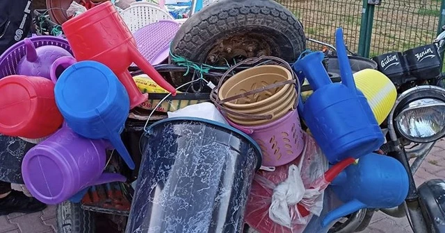 Eşya yüklü motosikletin sepetinden esrar çıktı