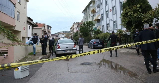 Evinin balkonunda kafasına saçma isabet etti