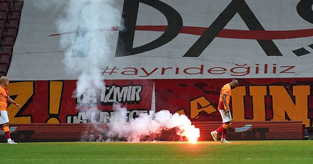 Galatasaray Fenerbahçe derbisinde havai fişek atanlar gözaltına alındı