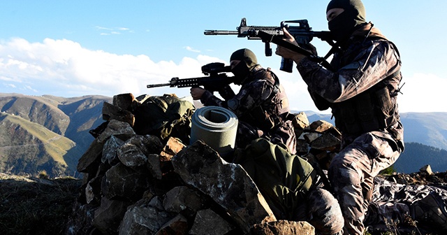 Hakkari&#039;de terör örgütü PKK&#039;nın kullandığı mağara kullanılamaz hale getirildi