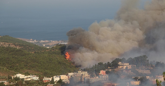 Hatay&#039;da orman yangınlarına havadan ve karadan müdahale sürüyor