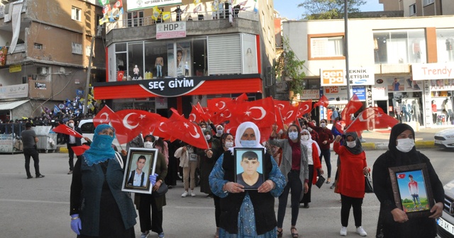 HDP binasını &#039;Kahrolsun PKK&#039; sloganları ile inlettiler