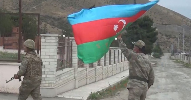 İşgalden kurtarılan köyde Azerbaycan bayrağı dalgalandı