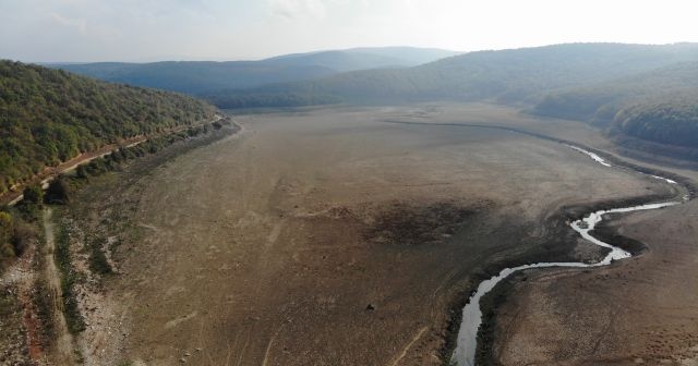 İstanbul&#039;a su taşıyan 4 baraj kuruma noktasına geldi