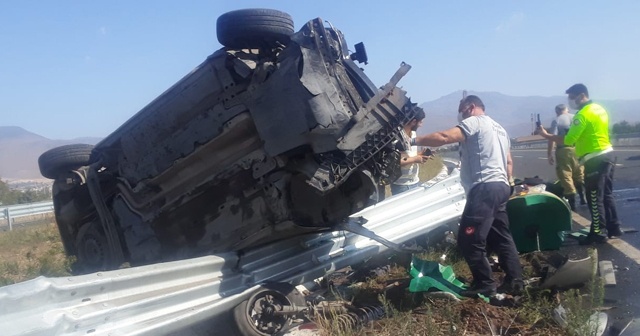 İzmir&#039;de feci kaza: 1 ölü, 4 yaralı