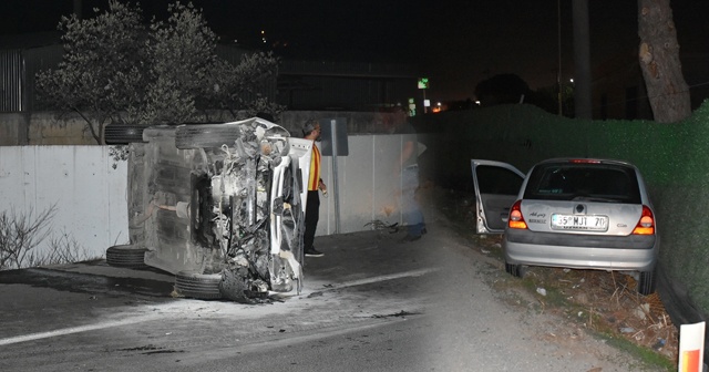 İzmir&#039;de otomobilin devrilmesi sonucu 2 kişi yaralandı