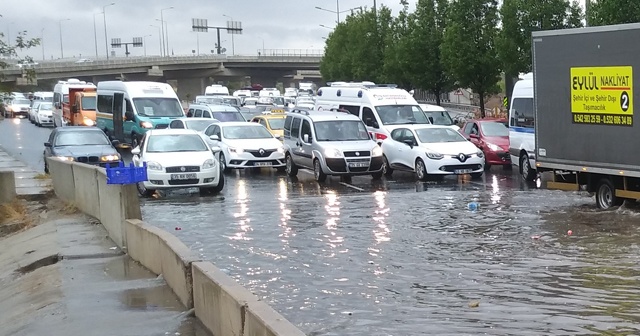 İzmir yağmura teslim