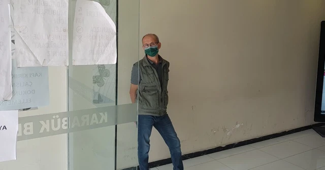 Karantinasının bittiğini sanıp su parası ödemeye geldi