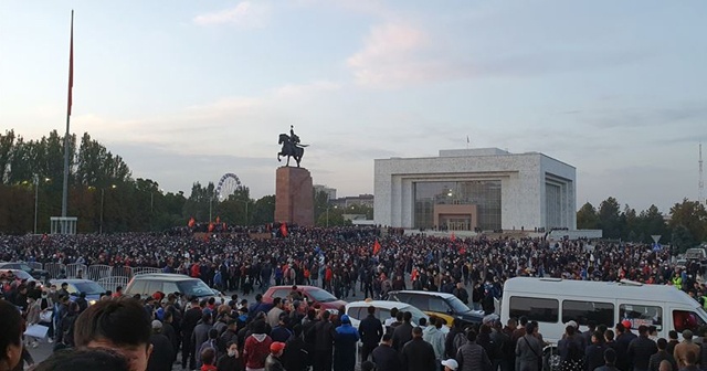 Kırgızistan&#039;da protestolar devam ediyor