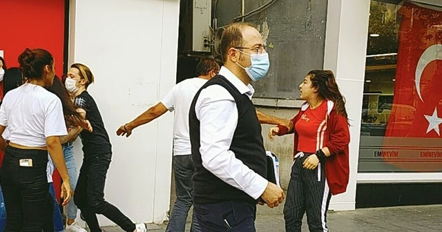 Kızlar saç saça baş başa birbirine girdi