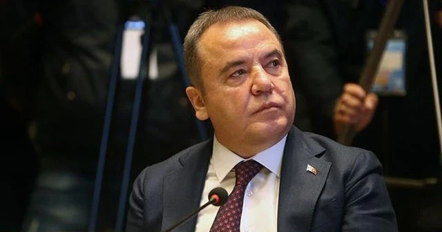 Kovid-19 tedavisi gören Muhittin Böcek'in tedavisi sürüyor