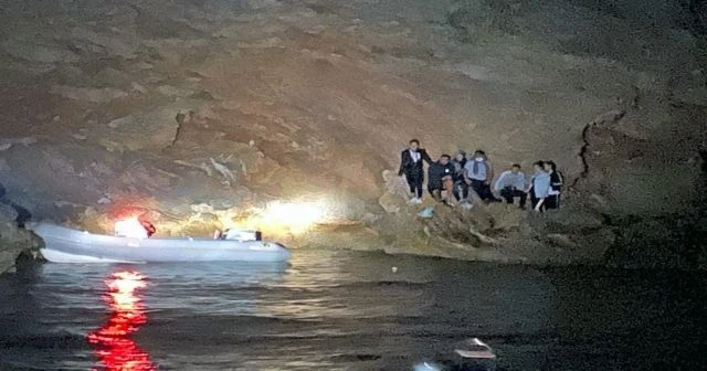 Koyda mahsur kalan sığınmacılar kurtarıldı
