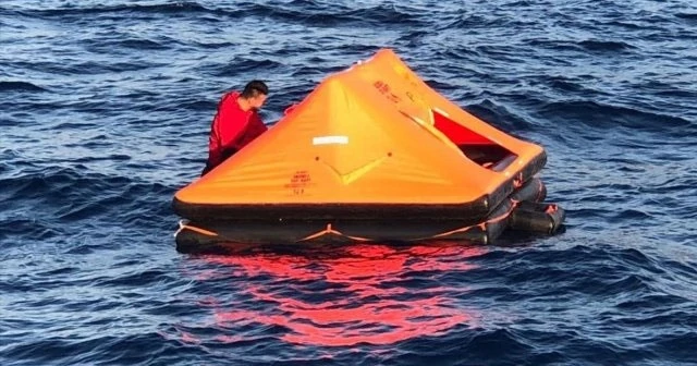 Marmaris'te Türk kara sularına itilen yabancı uyruklu 9 kişi kurtarıldı