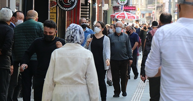 Maske takan gençten maske takmayan gençlere tepki