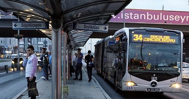 Mecidiyeköy’de metrobüs arıza yaptı!