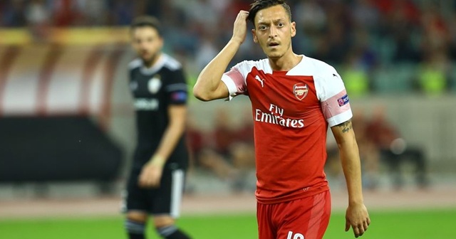 Mesut Özil, Arsenal&#039;in maskotu için feda