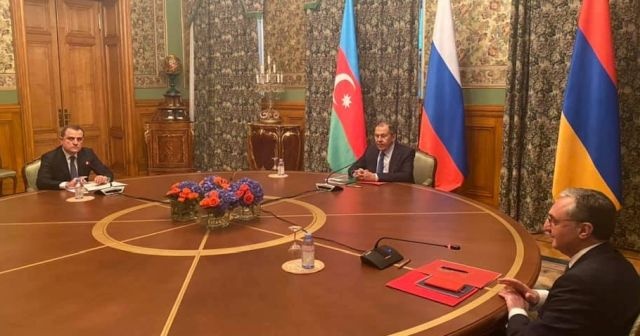 Moskova&#039;da kritik Azerbaycan-Ermenistan toplantısı başladı