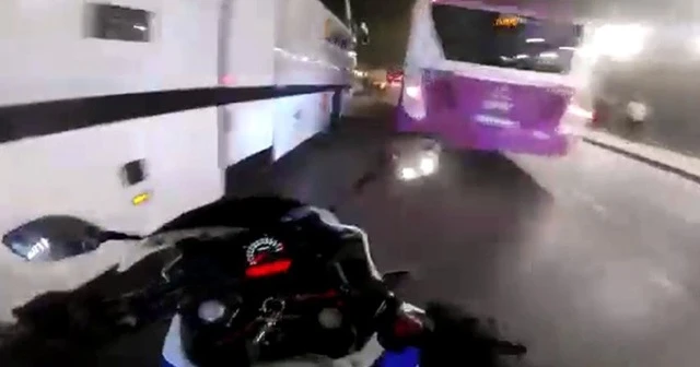 Motosikletlinin yaşadığı kaza kamerada