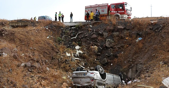 Otomobil dere yatağına devrildi: 2 çocuk öldü