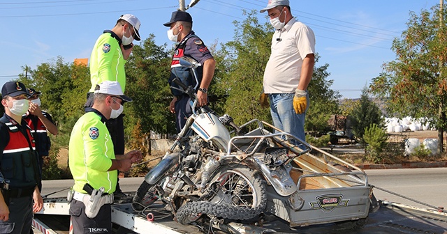 Otomobille çarpışan motosikletin sürücüsü öldü