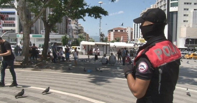 Polis karantinayı ihlal eden Kovid-19 temaslısını kahvehanede buldu