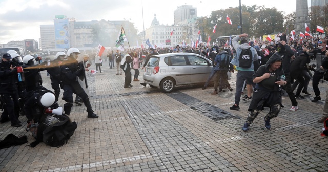 Polonya&#039;da Kovid-19 önlemleri karşıtı protesto: 120 gözaltı