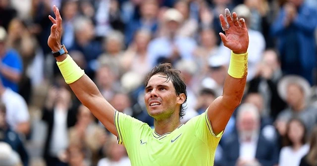 Rafael Nadal'a üstün liyakat nişanı