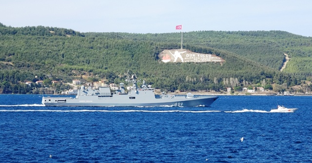 Rus savaş gemisi &#039;Admiral Makarov&#039; Çanakkale Boğazı’ndan geçti