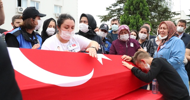 Şehit olan eşinin tabutuna sarılarak söyledikleri yürekleri dağladı