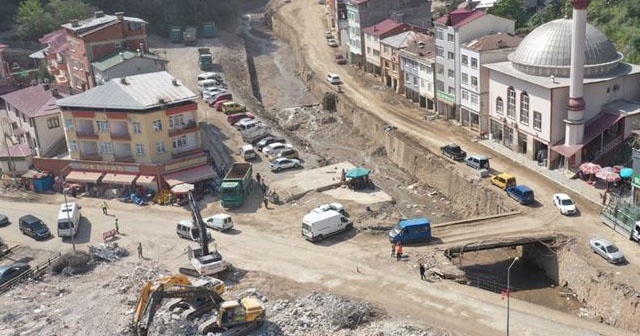 Selden etkilenen Dereli&#039;de yıkım çalışmaları tamamlandı