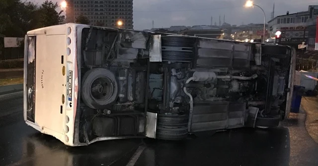 Servis midibüsü devrildi: 8 yaralı