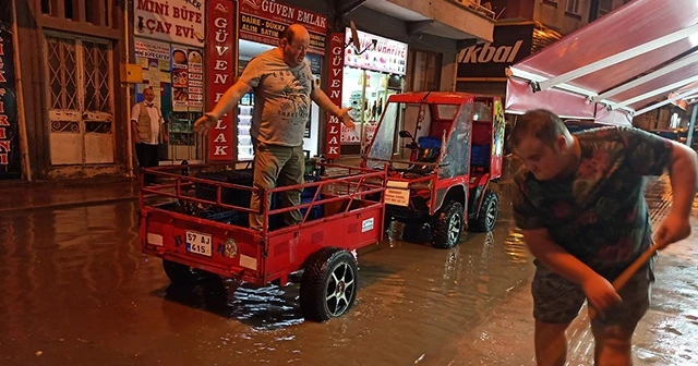 Sinop&#039;ta sağanak hayatı olumsuz etkiledi