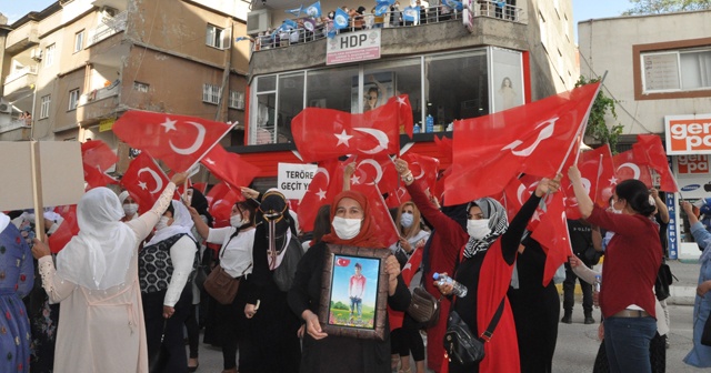 Şırnak annelerinin HDP önündeki eylemi 4&#039;üncü haftasında