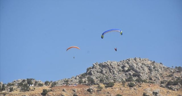 Şırnak&#039;ta Türkiye Yamaç Paraşütü Hedef Şampiyonası&#039;nın final heyecanı yaşanıyor