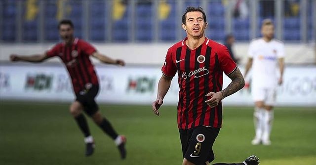 Stancu Gençlerbirliği formasıyla Süper Lig&#039;de 50. gol peşinde