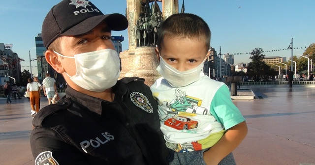 Taksim’de ailesini kaybeden çocuğu polis annesine ulaştırdı