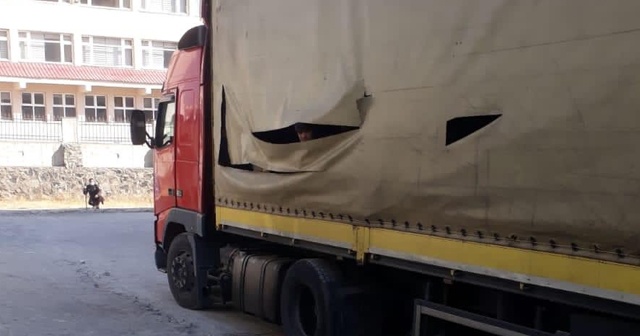 Tırla göçmen kaçakçılığı polise takıldı