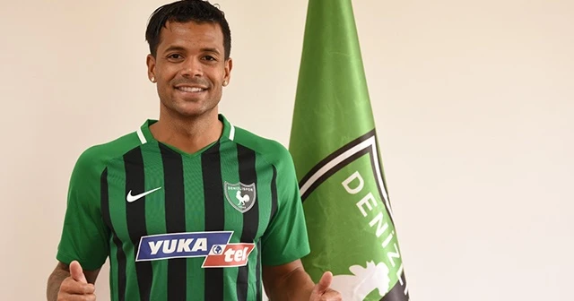 Yukatel Denizlispor, Mathieu Dossevi'yi kadrosuna kattı