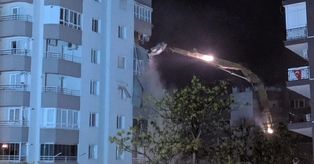 10 katlı Yılmaz Erbek apartmanında yıkım başladı