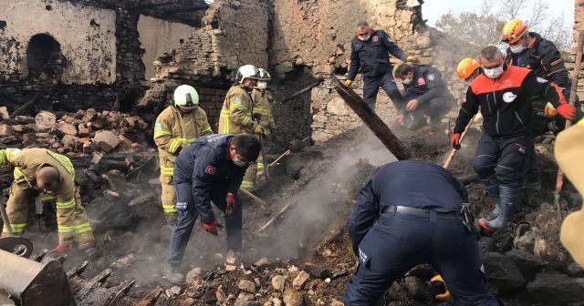 5 evin kül olduğu yangında kayıp olan yaşlı kadının cansız bedenine ulaşıldı