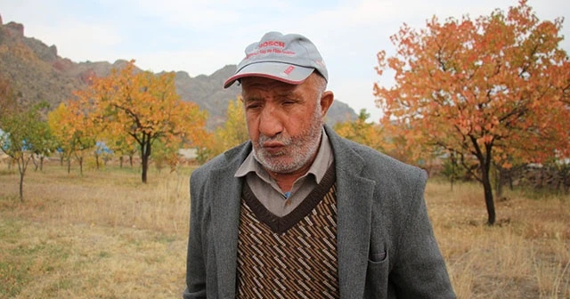 78 yaşındaki Tahsin Tokgöz, ıslık çalarak stres atıyor