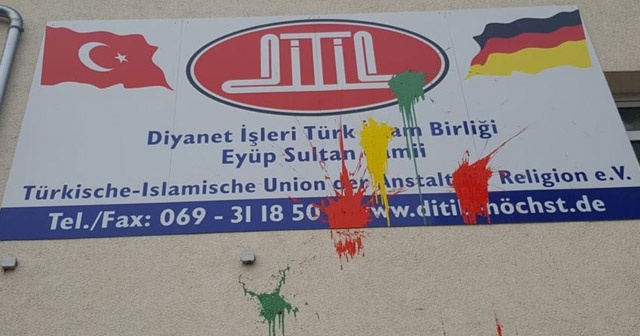 Almanya&#039;da camiye çirkin saldırı