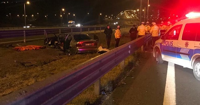 Ankara&#039;da kontrolden çıkan otomobil bariyerlere çarptı