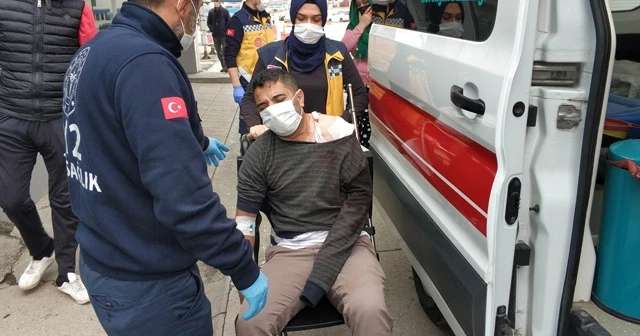 Aracının içinde babası tarafından bıçaklandı