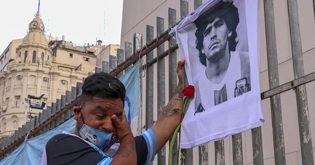 Arjantin Maradona'ya veda ediyor