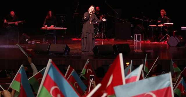 Azerbaycanlı sanatçı Azerin &#039;Çırpınırdı Karadeniz&#039;i Karabağ&#039;da seslendirmek istiyor